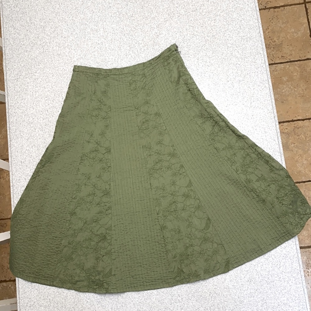 Chico’s Skirt. Size 0. Olive green. Lined. EUC.